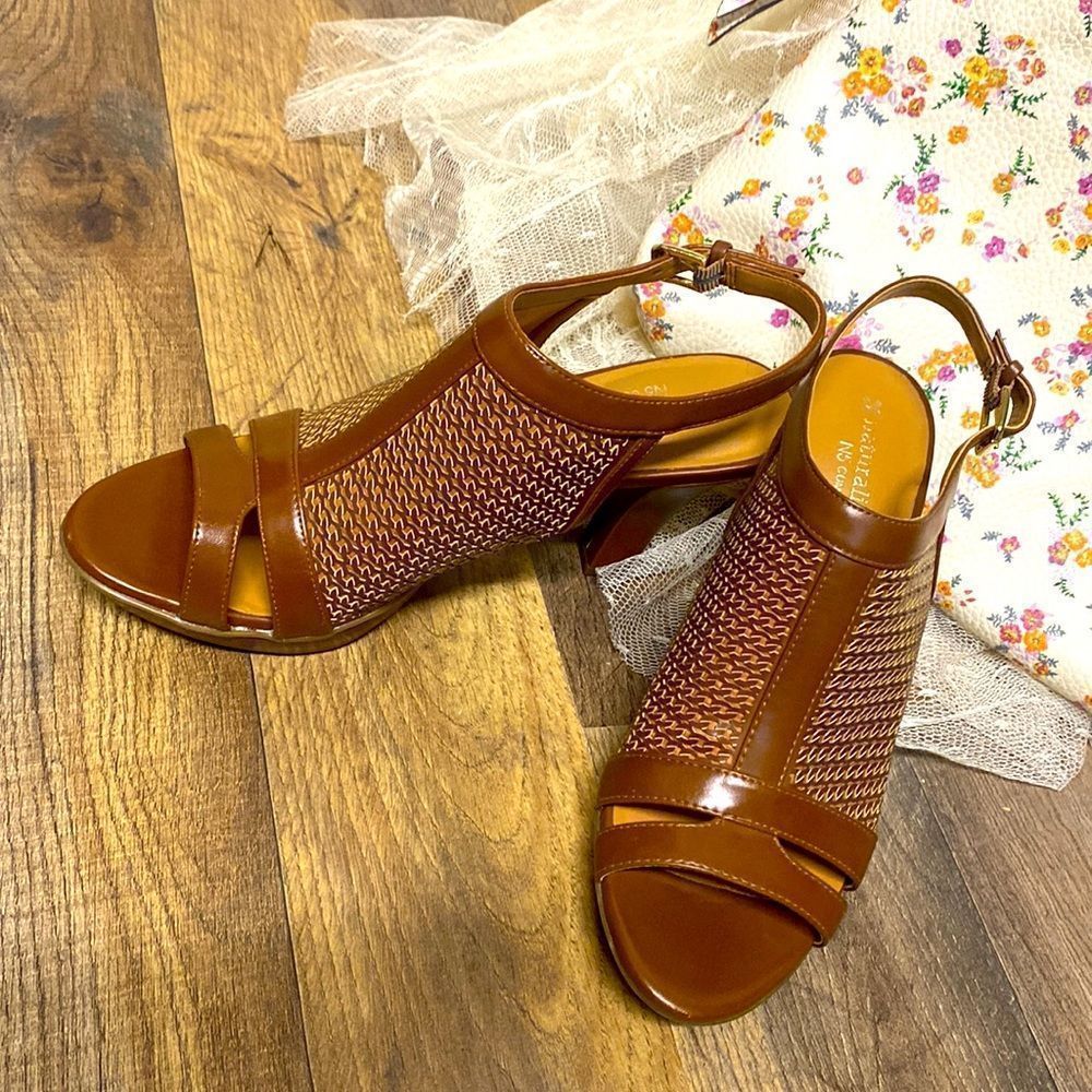 naturalized N5 Comfort Heels